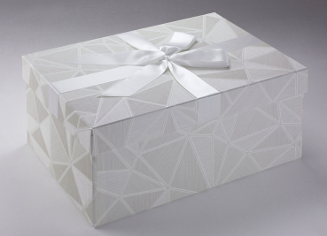 Die Brautkleidbox White Laser passt wunderbar zu jedem Hochzeitskleid.